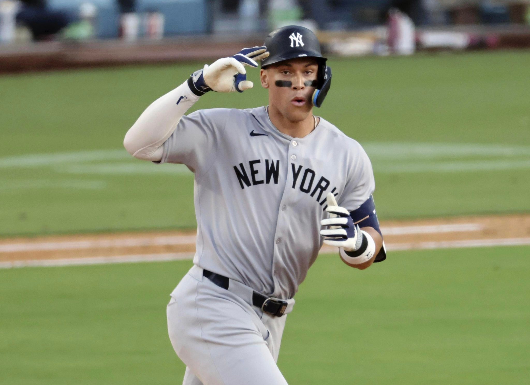 Aaron Judge surpasses Joe DiMaggio on the Yankees' all-time home run list | De Último Minuto English