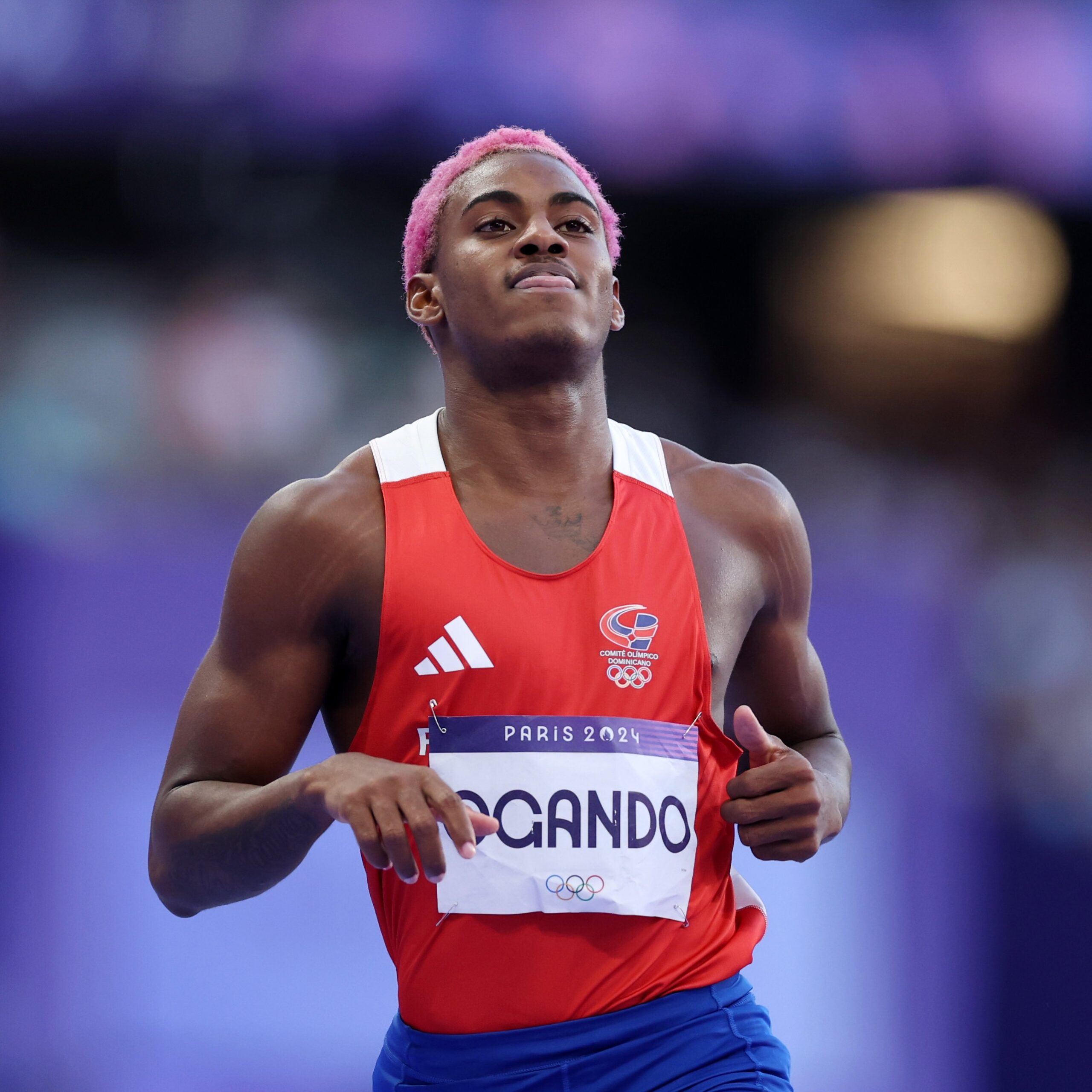 Alexander Ogando dominates his heat and advances to the semifinals in the 200 meters at the Tokyo World Championships | De Último Minuto English
