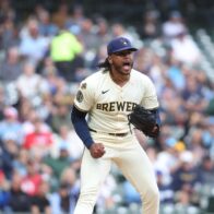 Freddy Peralta achieves his third consecutive season with 200 strikeouts and joins Martínez, Marichal, and Soto | De Último Minuto English