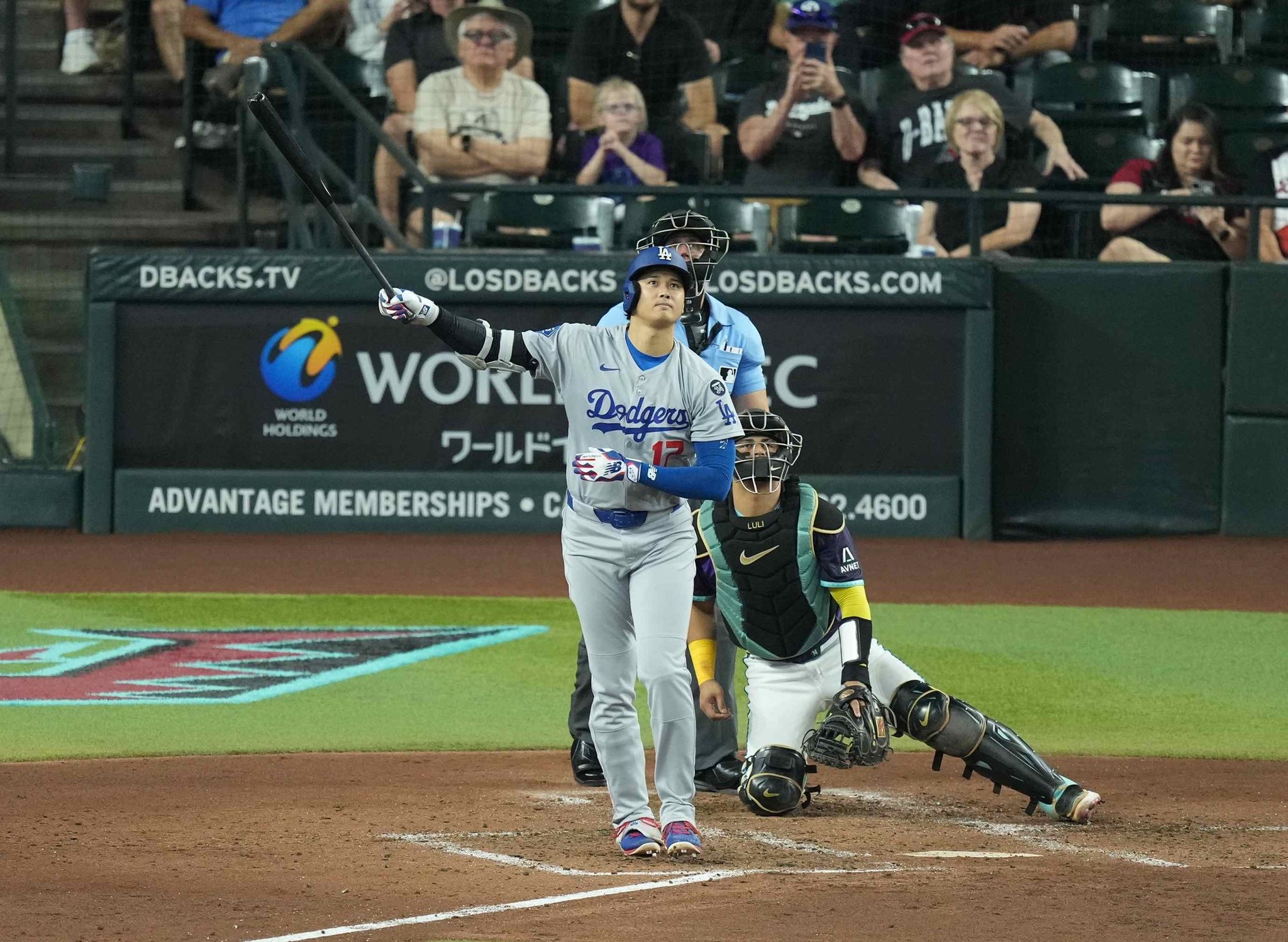 Shohei Ohtani ties his personal best and Dodgers record with 54 home runs | De Último Minuto English