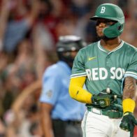 Rafaela hits a clutch three-pointer and sends the Red Sox to the postseason | De Último Minuto English