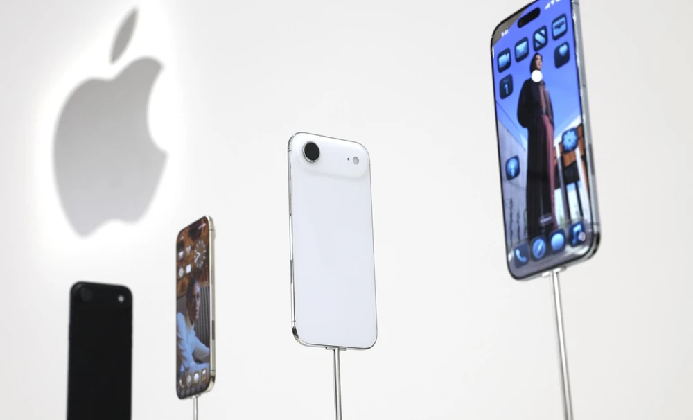 Apple unveils the iPhone 17 and the new Apple Watch | De Último Minuto English