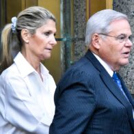 Former Senator Bob Menéndez's wife sentenced to 4 and a half years for participating in bribery | De Último Minuto English