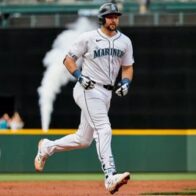 Cal Raleigh sets home run record for catchers and switch-hitters in Seattle's victory | De Último Minuto English