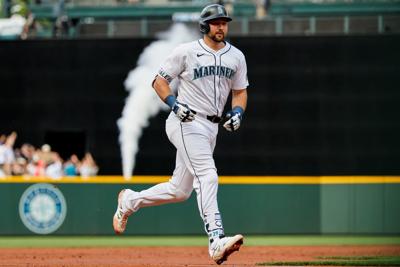 Cal Raleigh sets home run record for catchers and switch-hitters in Seattle's victory | De Último Minuto English