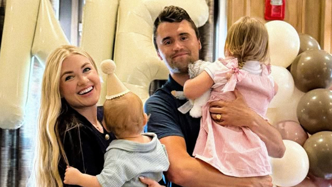 Charlie Kirk's followers donate millions to support his widow and children | De Último Minuto English