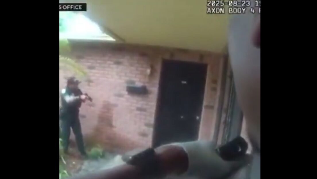 Police accidentally shoots person who called emergency services in the US. | De Último Minuto English