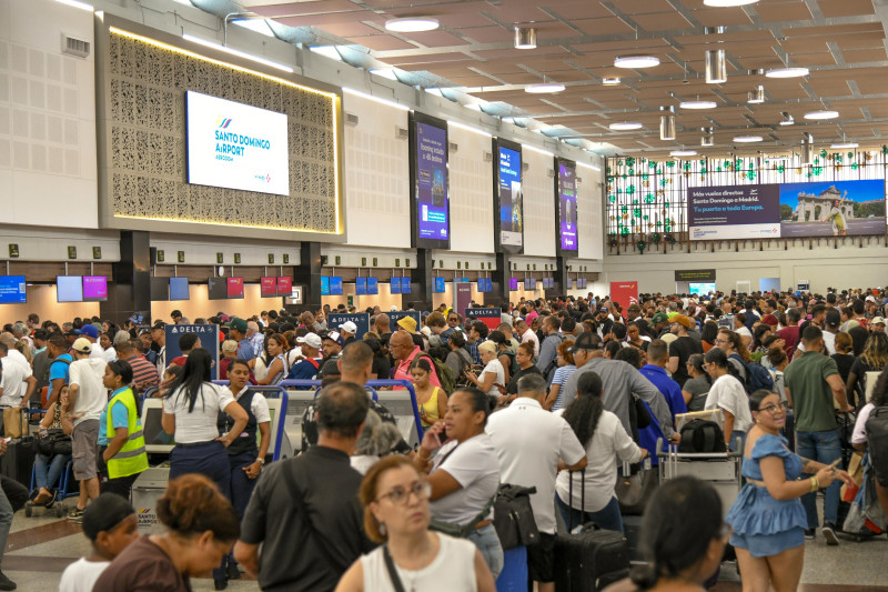 Passengers affected by the electrical failure at the AILA will be compensated | De Último Minuto English