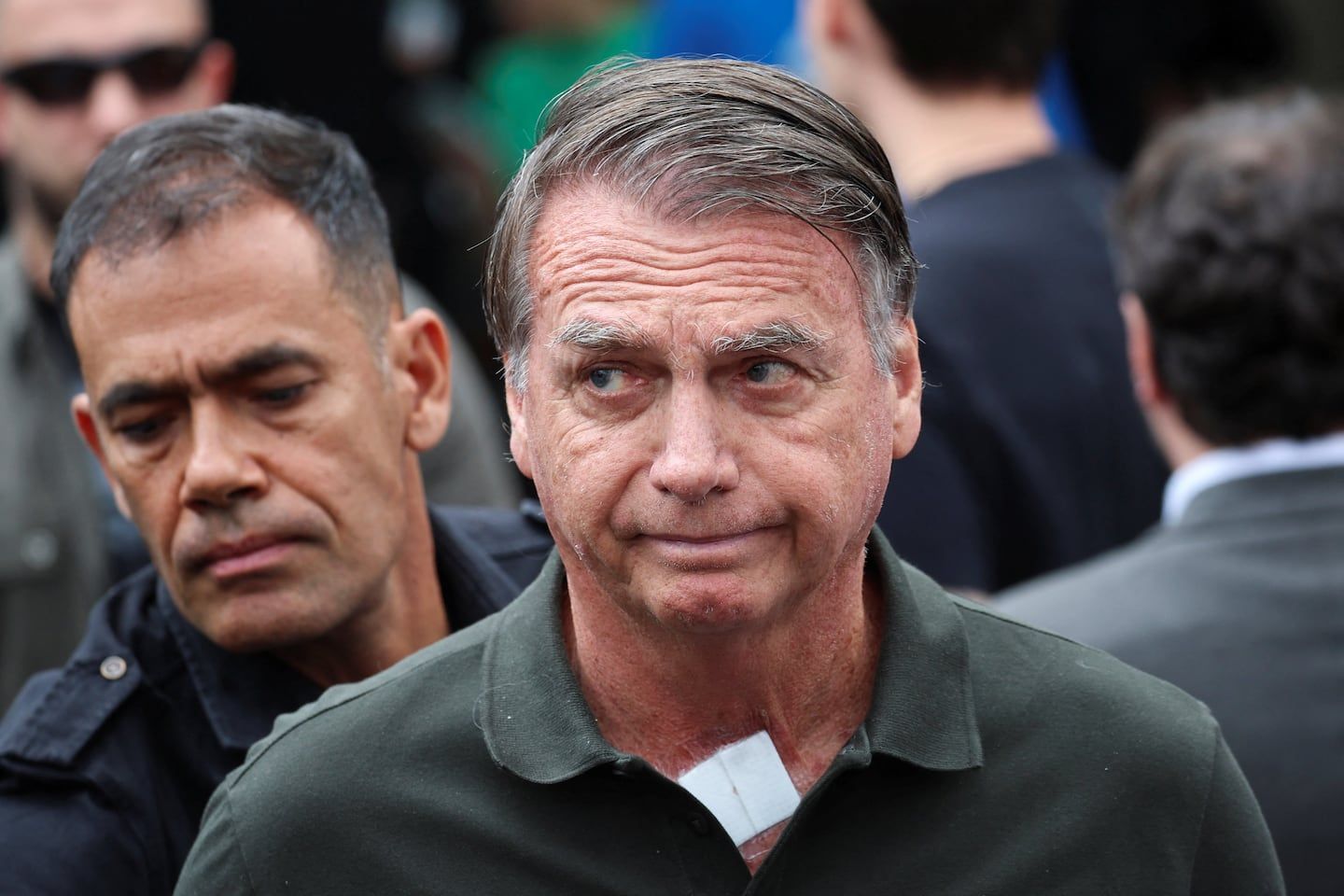 Bolsonaro suffers a new "hiccup and vomiting crisis", according to his son | De Último Minuto English