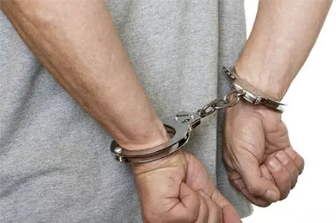 They arrest a man who had been a fugitive for 14 years for a homicide. | De Último Minuto English