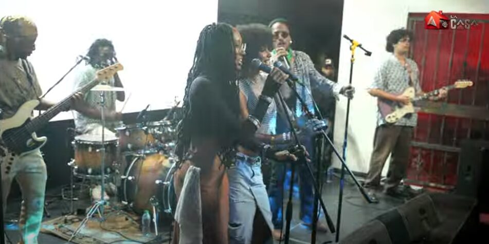 I seeeeeeee...! vakero turns it on at Alofoke's house | De Último Minuto English