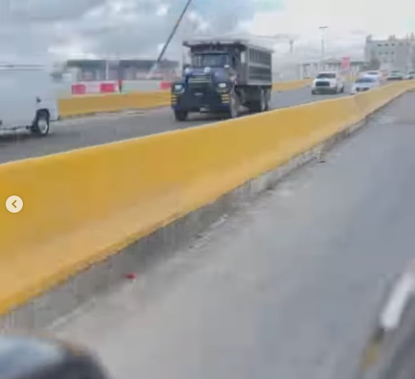 Warning about danger due to a traffic sign at kilometer 9 of the Duarte highway | De Último Minuto English
