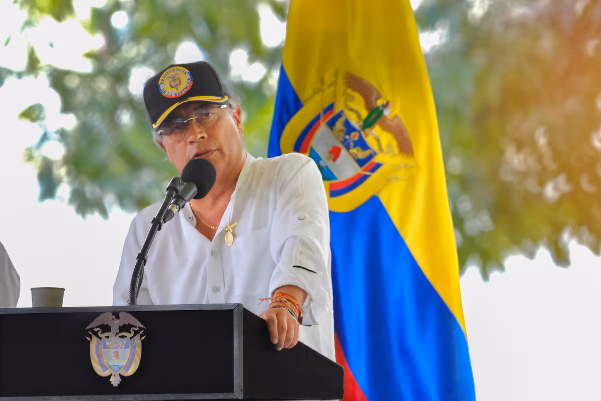 Petro says his government will not carry out forced eradication of coca crops again. | De Último Minuto English