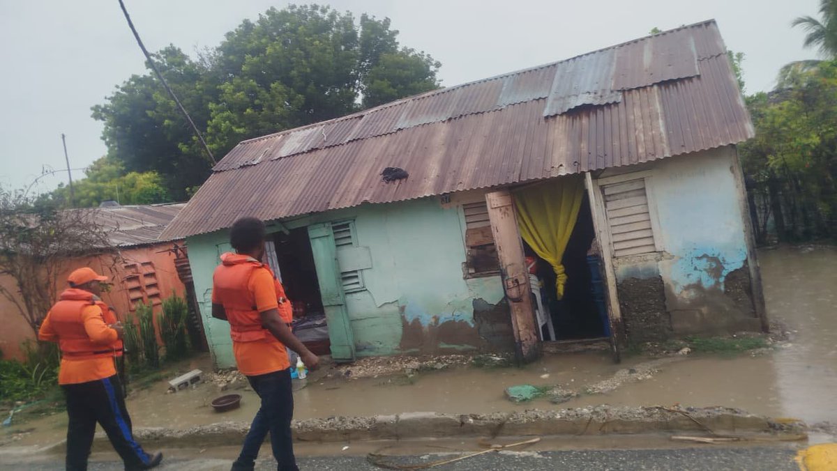COE reports more than 2,500 displaced and 511 homes affected by rains | De Último Minuto English