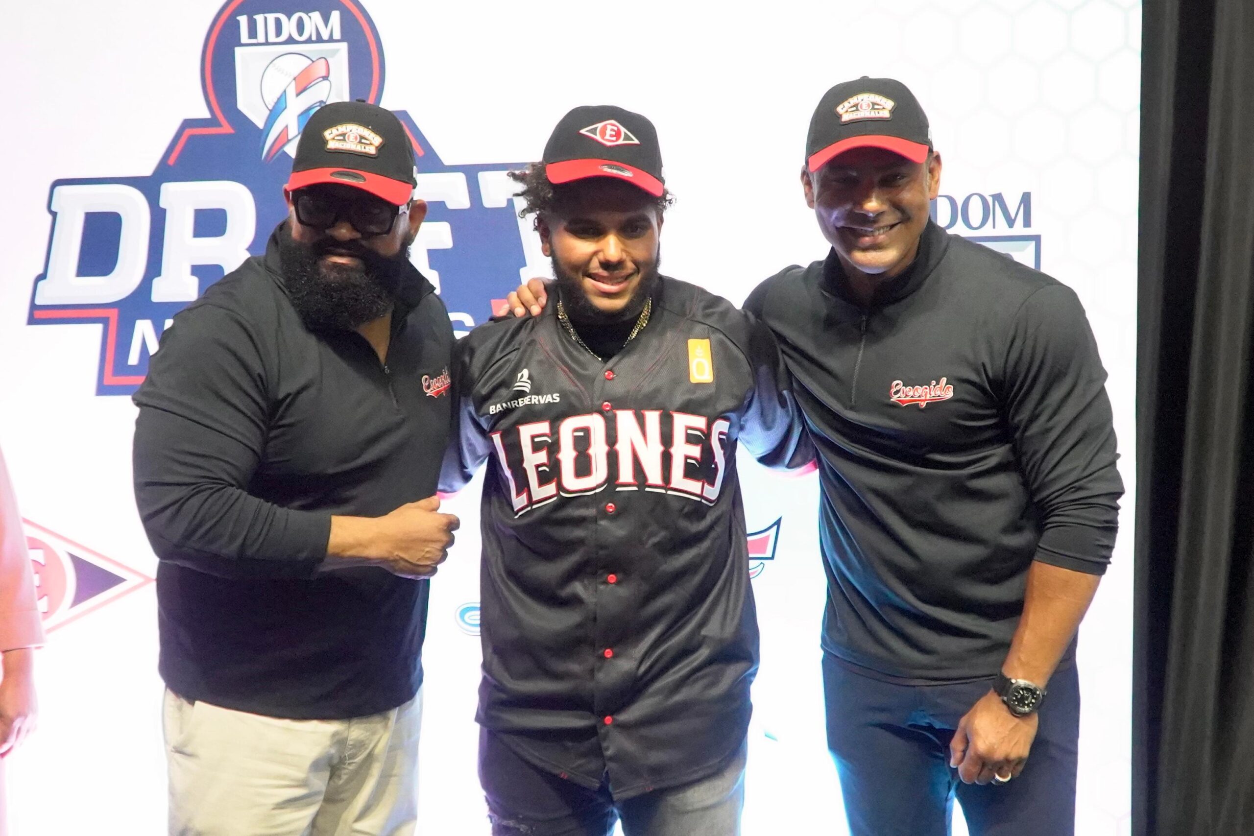 Carlos Peña highlights the selection of Rainiel Rodríguez as the first pick of the Escogido in the 2025 Draft | De Último Minuto English