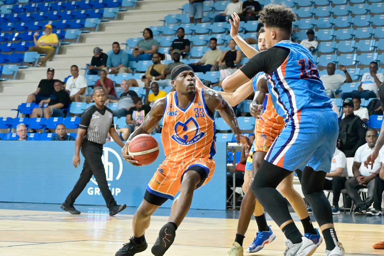 Huellas del Siglo defeats Los Prados with Egbuta and Miranda's offense in the TBS Distrito 2025 | De Último Minuto English