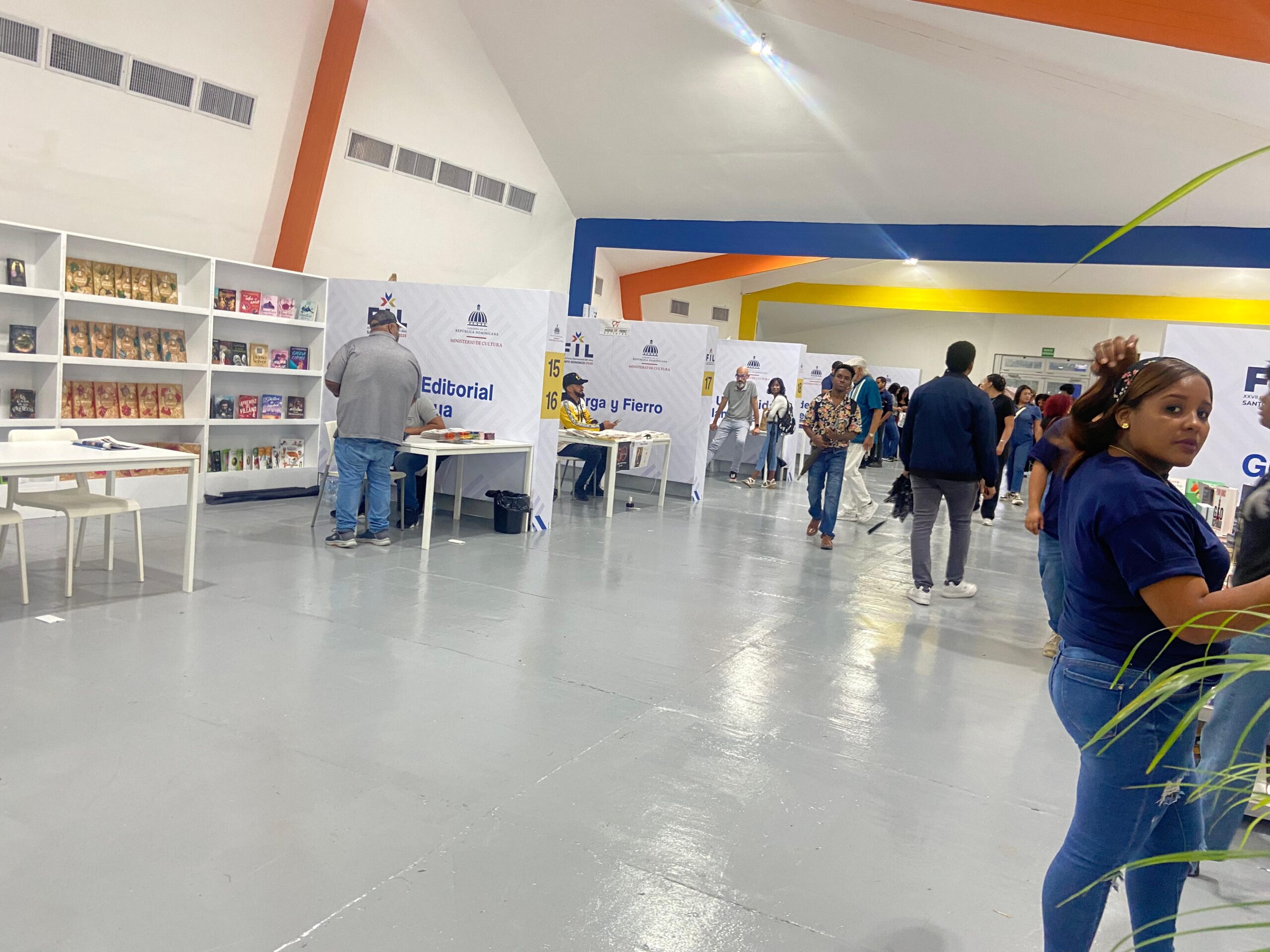 Book Fair vendors expect sales increase in the coming days | De Último Minuto English