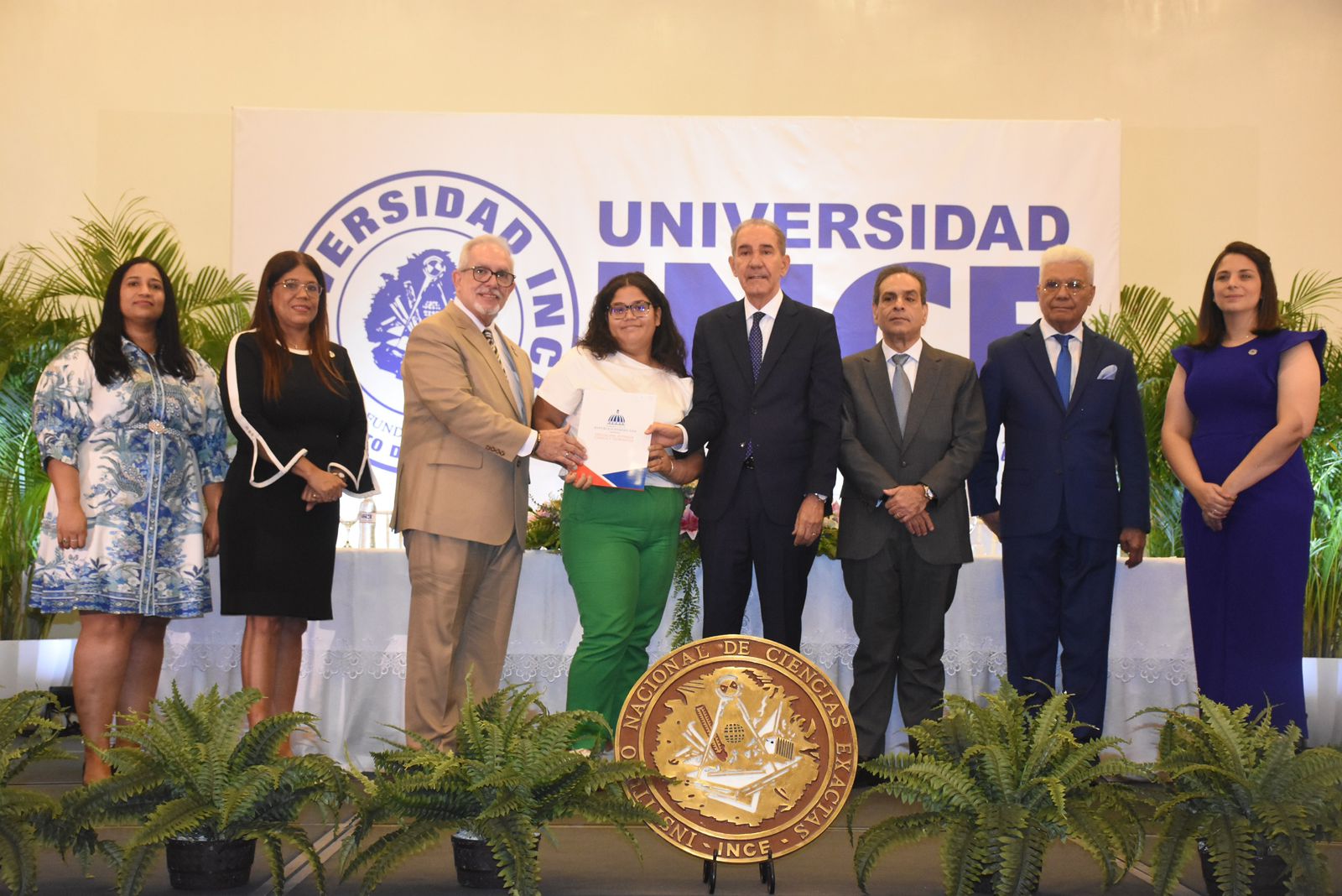 MESCyT delivers 27 national scholarships for students at INCE University | De Último Minuto English