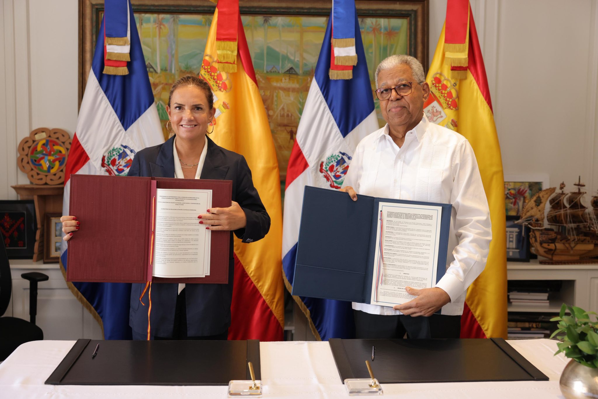 DR and Spain sign a memorandum to promote Spanish in diplomacy | De Último Minuto English