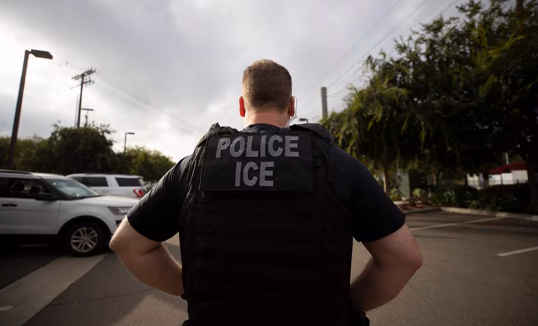 An ICE agent fatally shoots a man resisting arrest in the Chicago area | De Último Minuto English