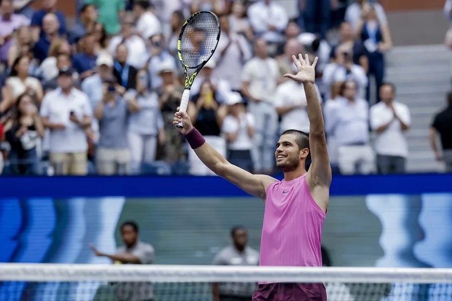 Carlos Alcaraz defeats Novak Djokovic and advances to the US Open 2025 final | De Último Minuto English