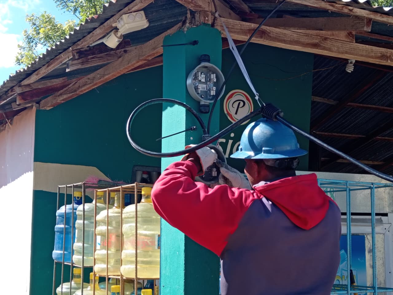 Edesur dismantles more than 6,590 illegal connections and regularizes thousands of customers in 10 provinces | De Último Minuto English