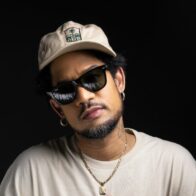 Vakeró had to be taken to a health center after suffering a fall during a concert | De Último Minuto English