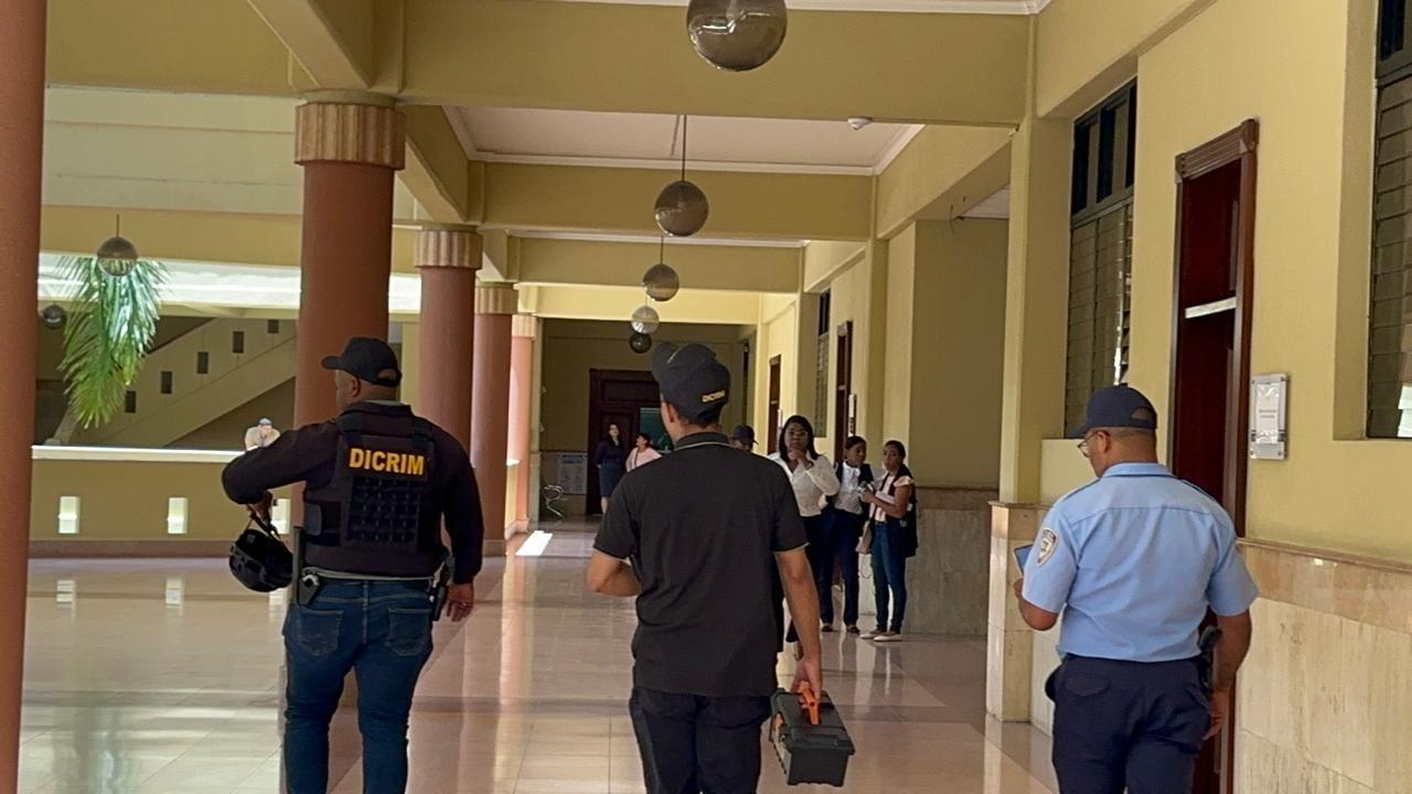 DICRIM agents investigate robbery at the criminal law office of the Judiciary in Santiago | De Último Minuto English