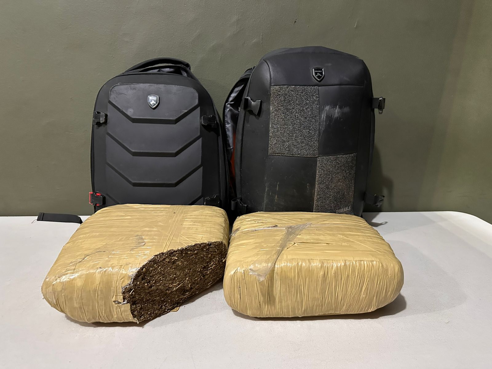 Army seizes about 19 pounds of alleged marijuana abandoned by undocumented Haitian immigrants in Dajabón | De Último Minuto English