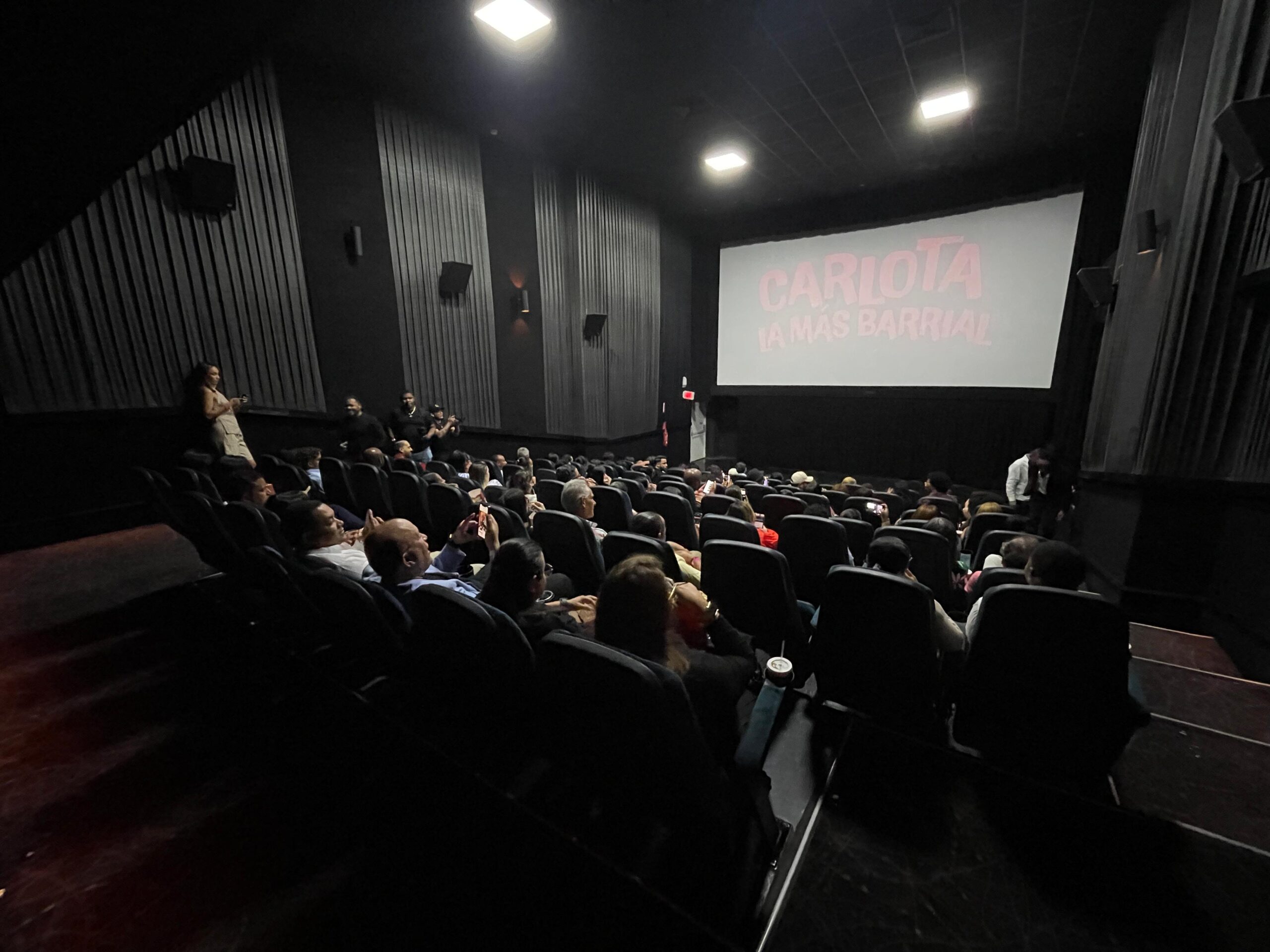 "Carlota la más Barrial" conquers the box office and fills movie theaters on its premiere | De Último Minuto English