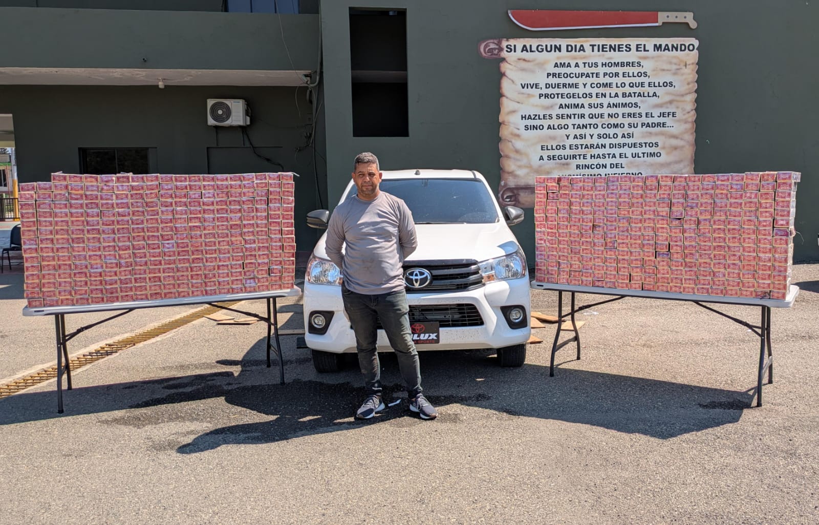 Army seizes more than 200,000 cigarettes discovered under two vans in Valverde | De Último Minuto English