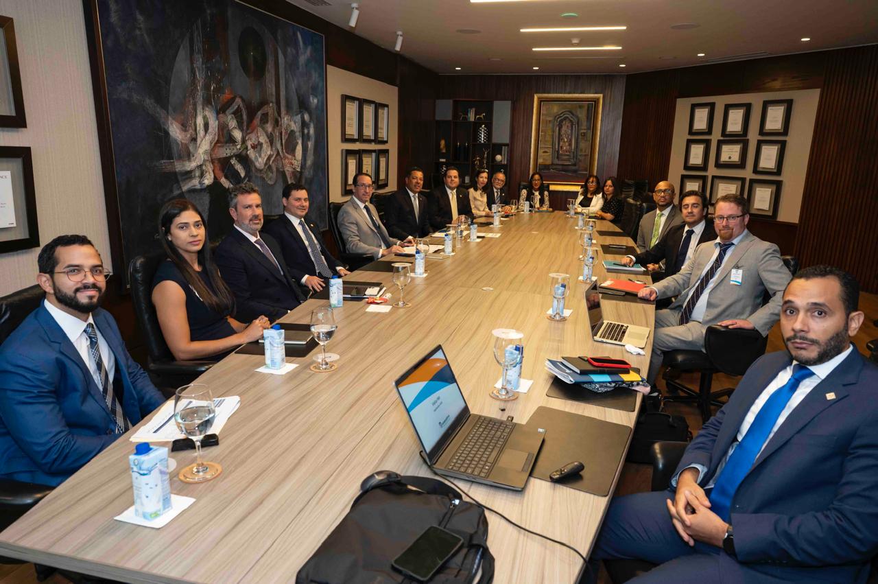 Banreservas Executives Receive IMF Delegation | De Último Minuto English