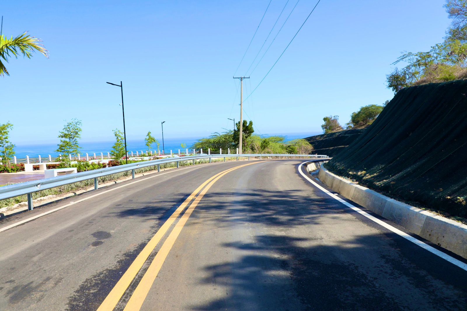 With an investment exceeding RD$1.5 billion, Abinader delivers road connecting Puerto Plata with Montecristi | De Último Minuto English