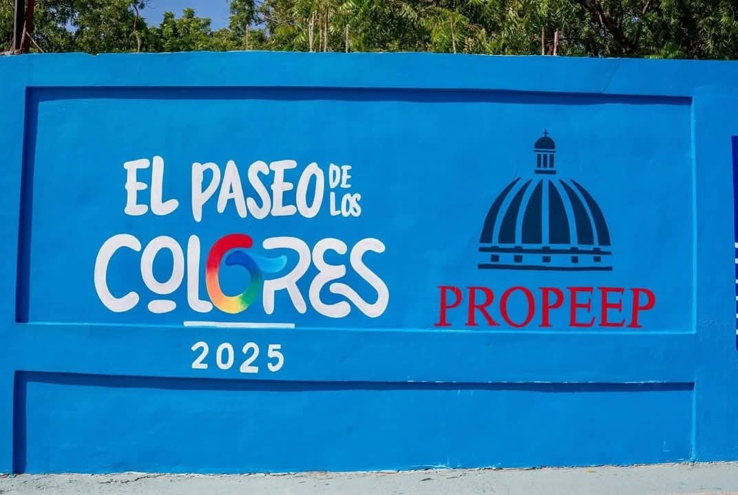 Governor and local authorities accompany the director of Propeep at the inauguration of the Paseo de Colores in Azua | De Último Minuto English