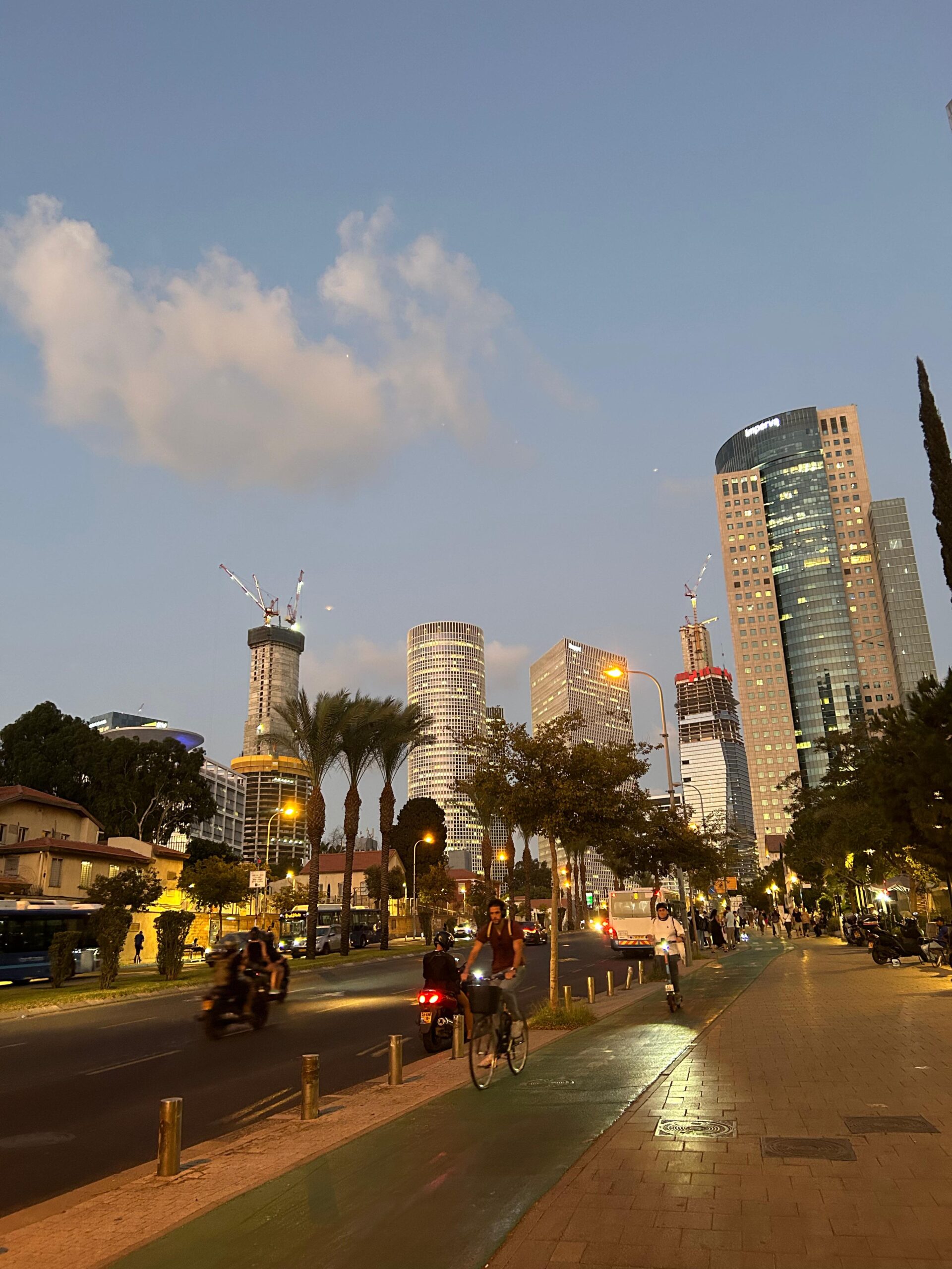 Sirens activated in Israel following attack on Hamas leaders in Qatar | De Último Minuto English