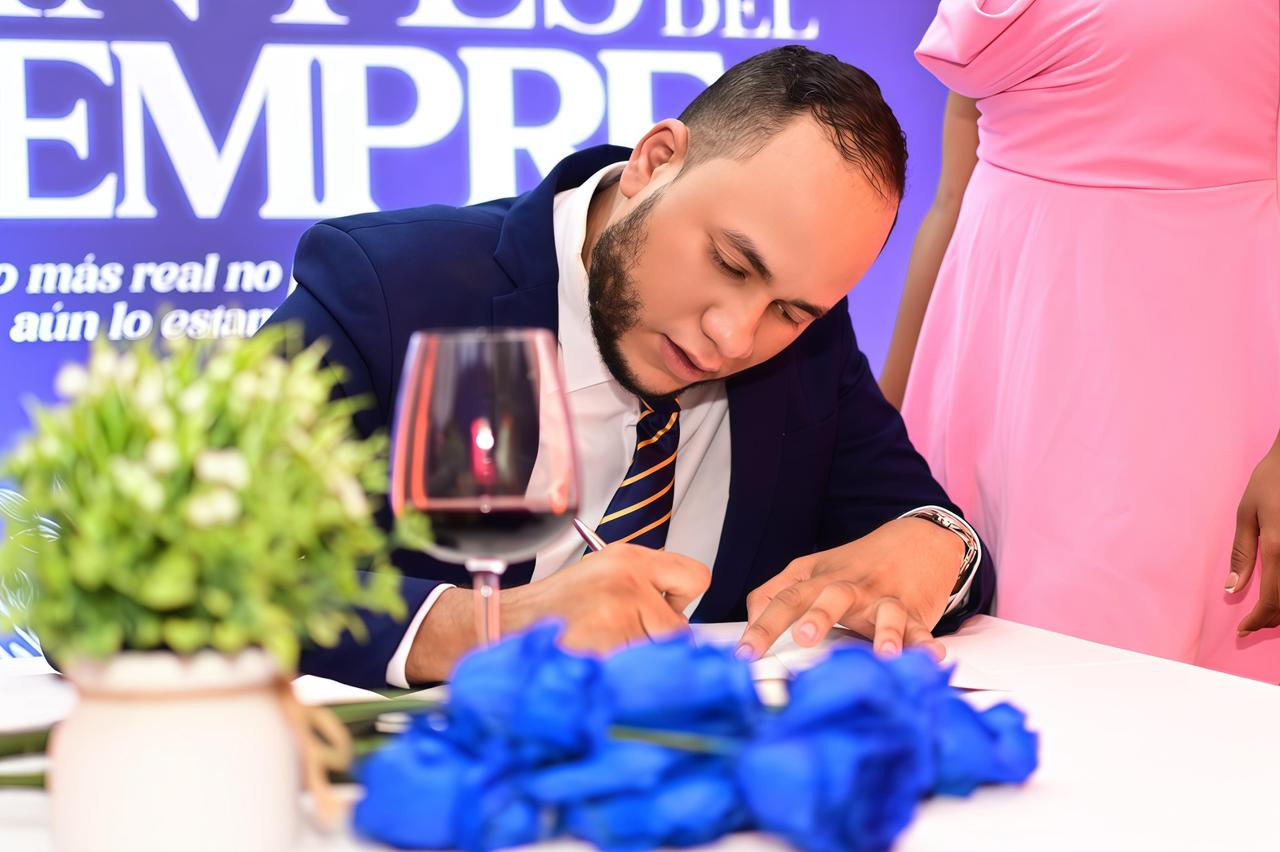 Michael Matos, young writer who delights with his book “Before the Always” | De Último Minuto English