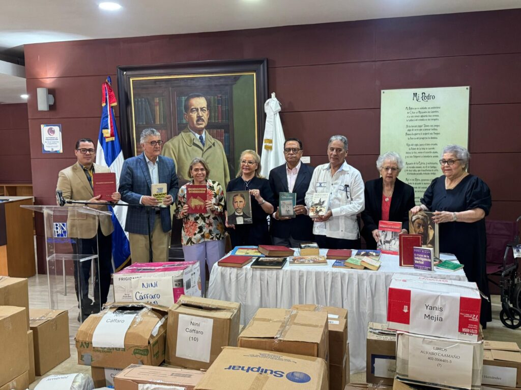 Artists and public figures donate books to those deprived of liberty to strengthen their social reintegration | De Último Minuto English