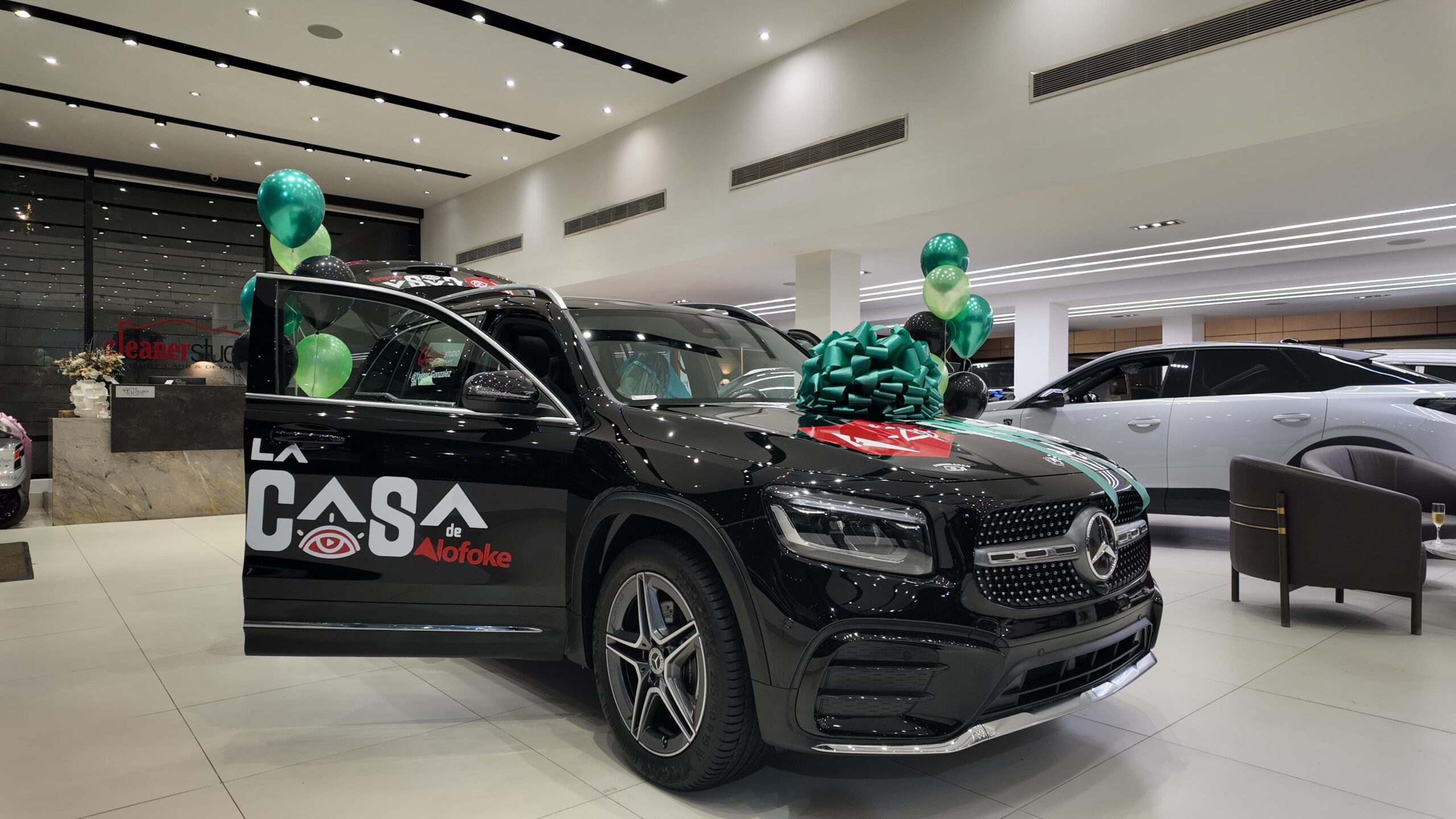 Crusita receives her prize as the winner of La Casa de Alofoke: a Mercedes-Benz Jeep | De Último Minuto English