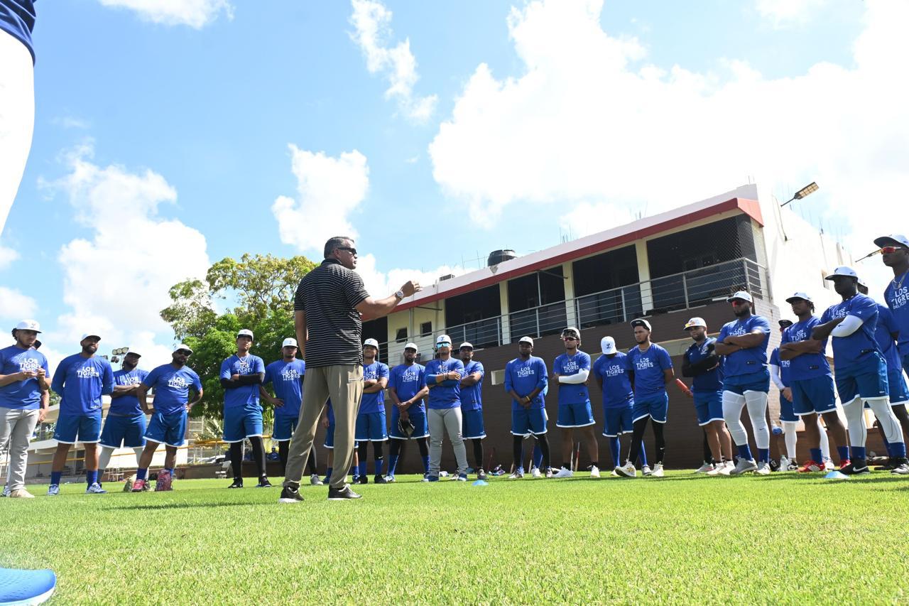 Valdez, Espino, and López lead training for the Tigres del Licey | De Último Minuto English