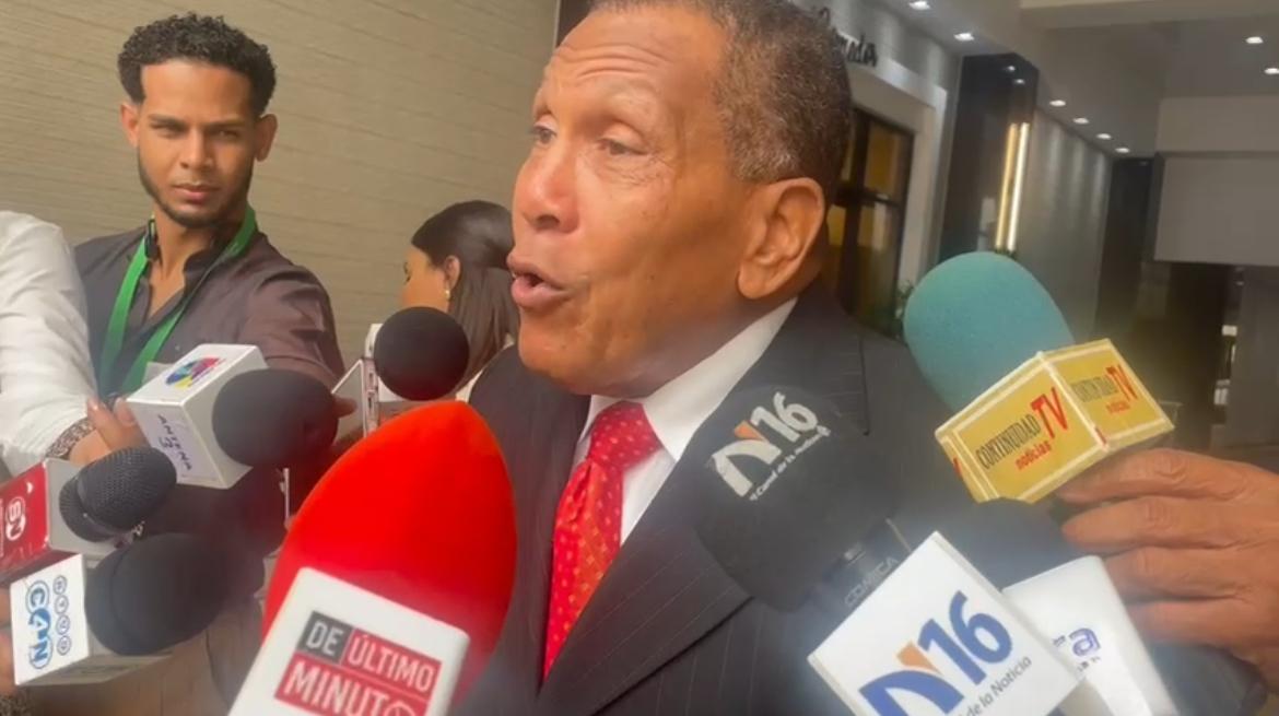 Senator Dagoberto Rodriguez calls Aerodom's blackouts at AILA irresponsible. | De Último Minuto English