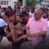 Congressman Ángel Sánchez distributes eggs and bananas in his community and generates criticism | De Último Minuto English