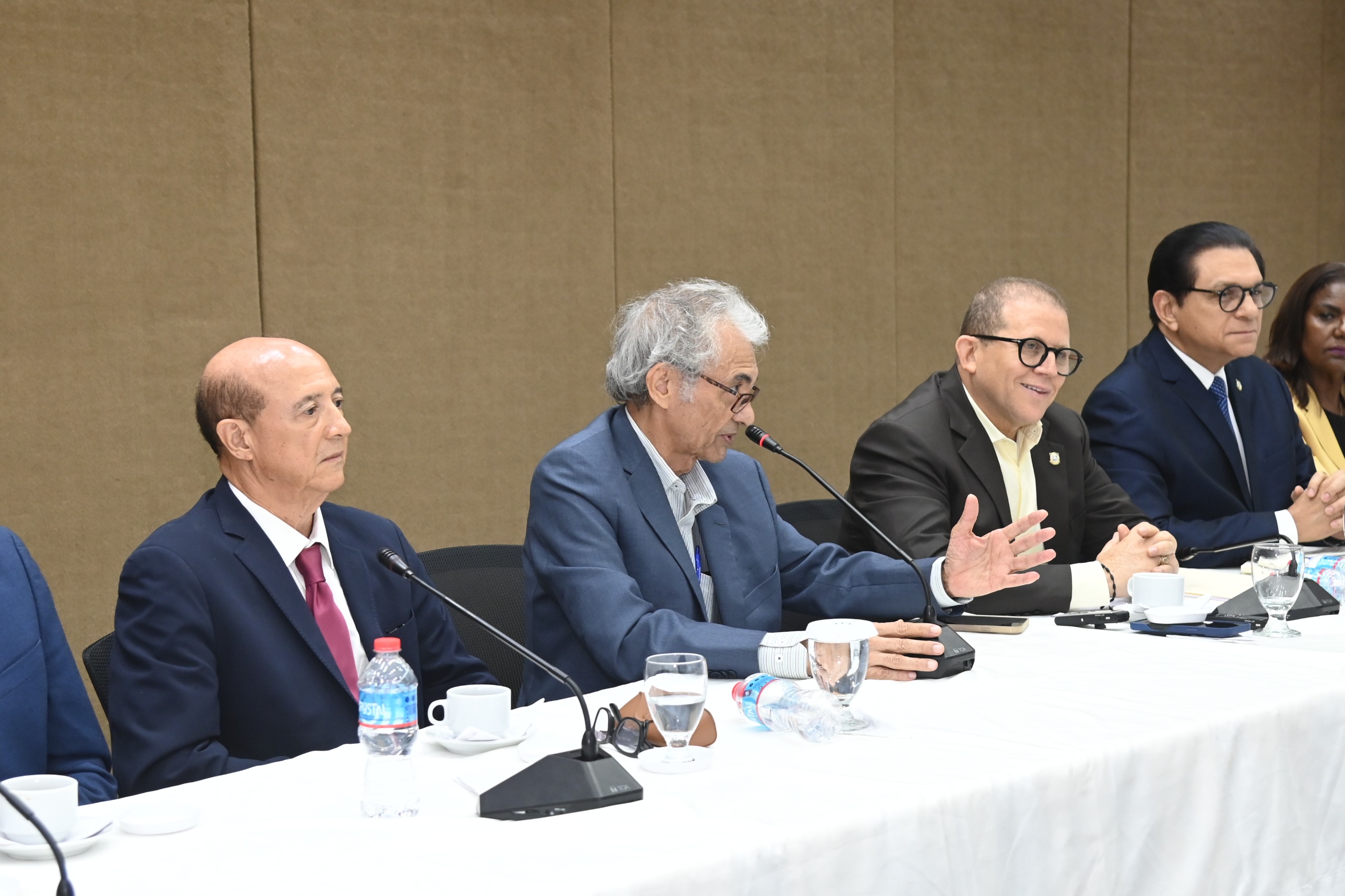 Bicameral Commission studies modification to Social Security, listens to the position of clinic owners | De Último Minuto English