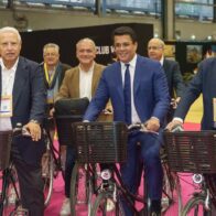 RD's Minister of Tourism arrives by bicycle at the opening of IFTM Top Resa 2025 in Paris | De Último Minuto English