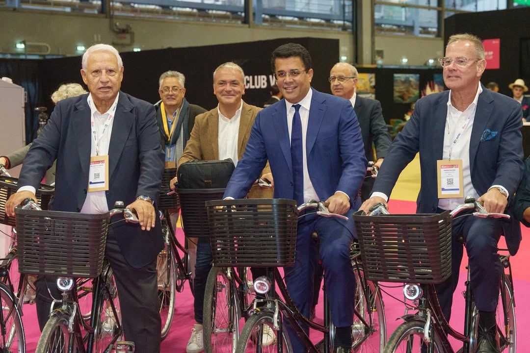 RD's Minister of Tourism arrives by bicycle at the opening of IFTM Top Resa 2025 in Paris | De Último Minuto English