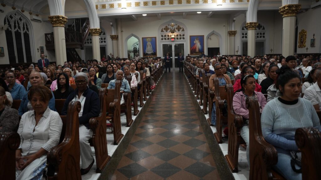Dominicans in the United States fervently celebrate the Day of Our Lady of Las Mercedes | De Último Minuto English