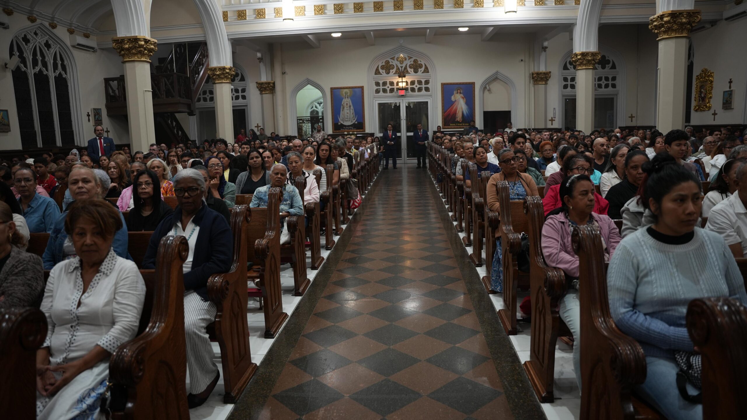 Dominicans in the United States fervently celebrate the Day of Our Lady of Las Mercedes | De Último Minuto English