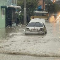 Rains cause floods and chaos on Santiago's main avenues | De Último Minuto English