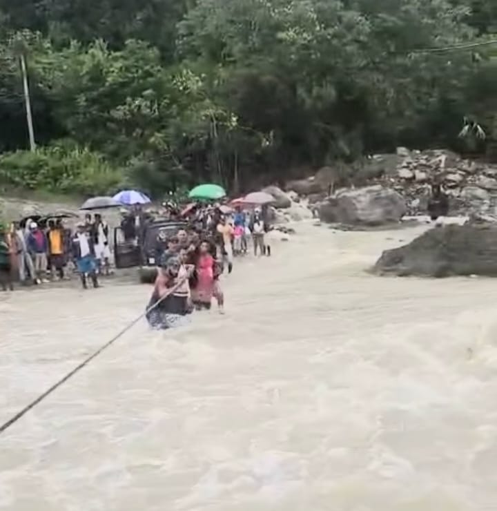 Odyssey in El Pinar: Pregnant woman rescued from rising river due to rains | De Último Minuto English