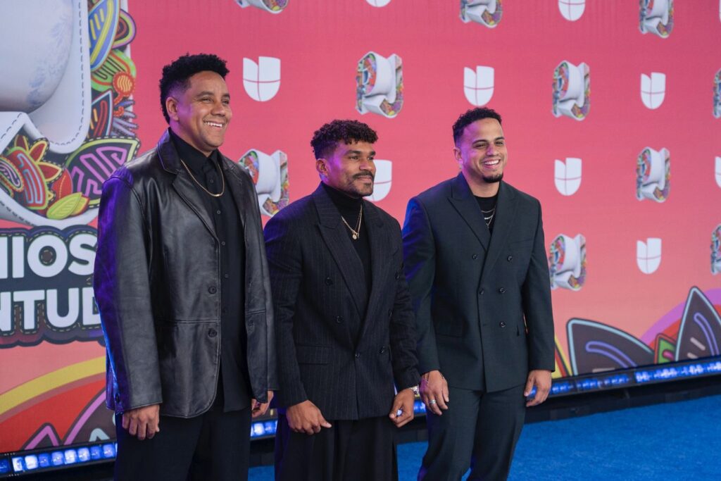 Barak pauses his "Strong God" tour to perform at Premios Juventud in Panama | De Último Minuto English