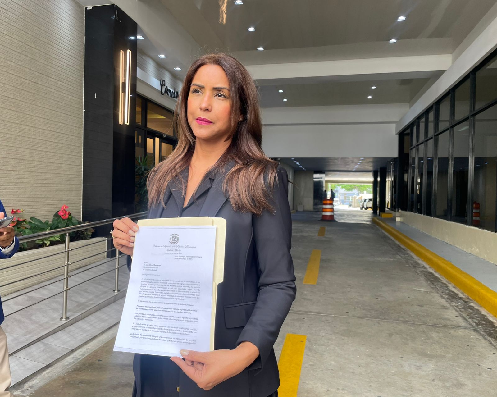 Congresswoman Seline Méndez proposes protocol to prevent misuse of public schools after obscene music video | De Último Minuto English